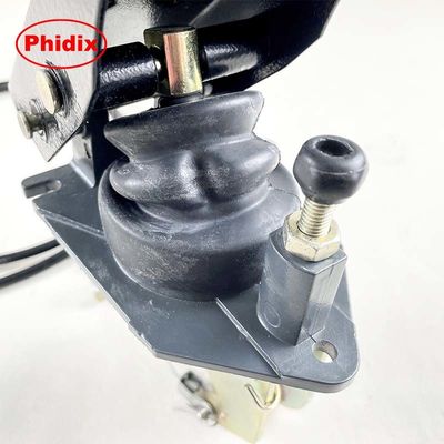CH530/CH531 トラックとオフロード機械用の重用スロットル ペダル 双重配置のスプリングロードリターンシステム OEM対応 耐久性のある設計 低保守性 耐腐蝕性
